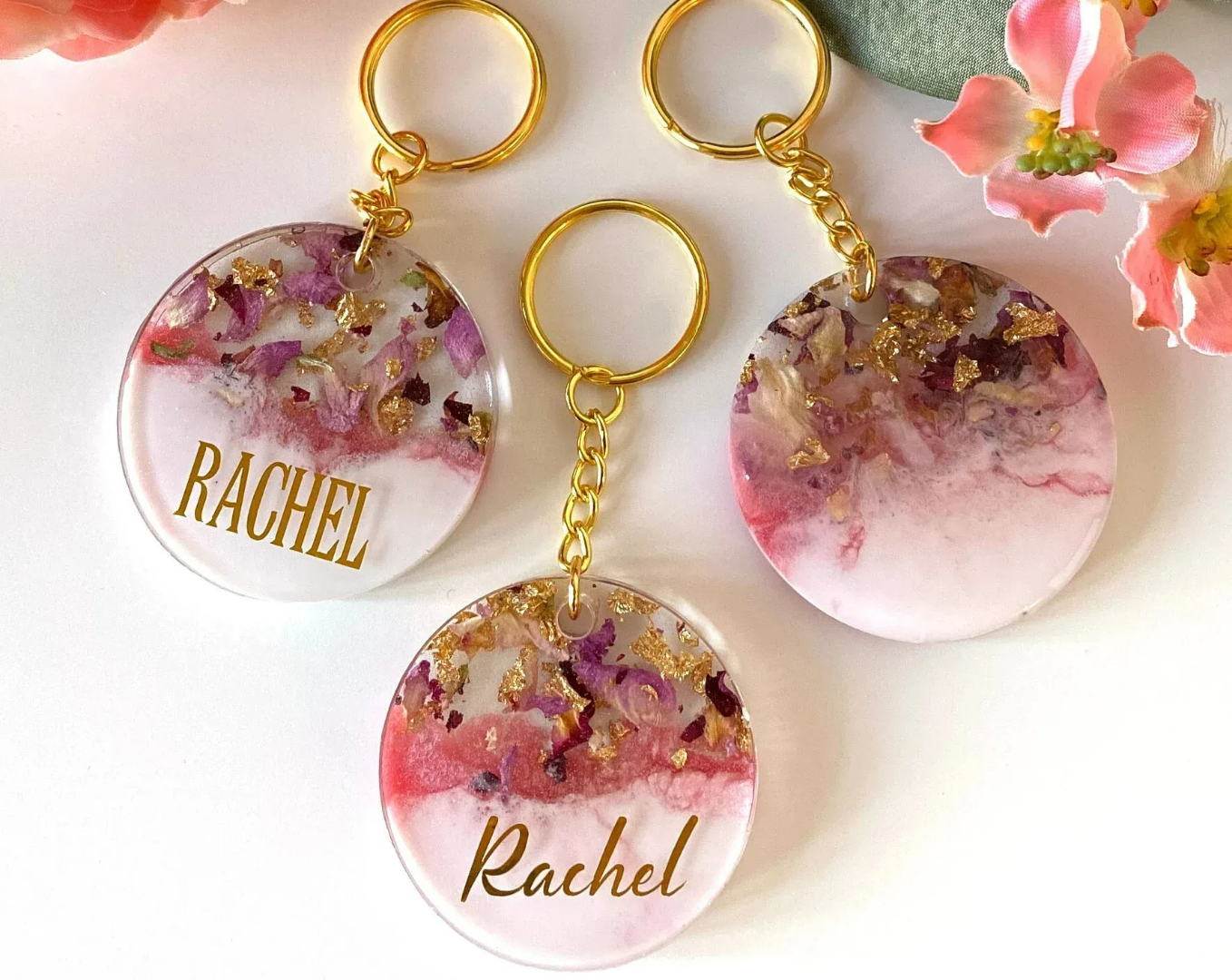 Coeurs, horloge murale, porte-clé, boucles d'oreilles, stylos...etc en résine personnalisée